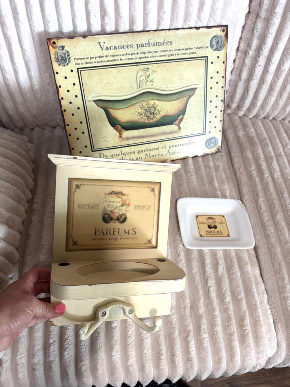 Vintage Parfums Decorative Wall Hook Box in Cream